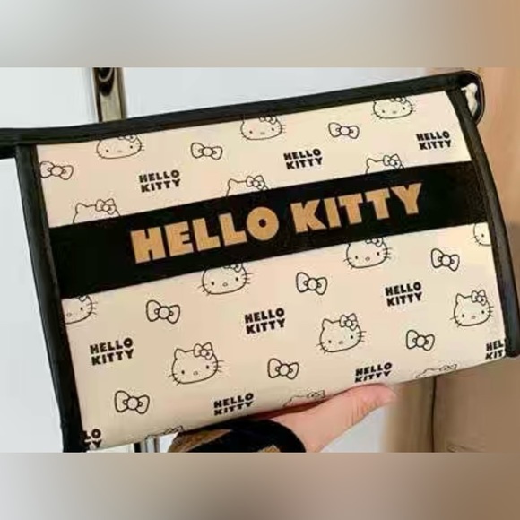Hello Kitty handbag and makeup bag - Picture 2 of 3